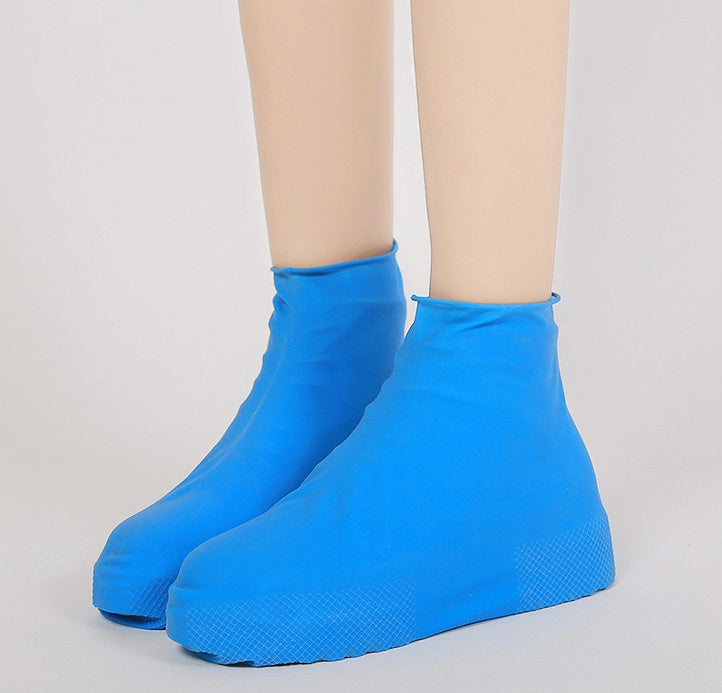 Rubber Anti-slip Waterproof Shoe Cover Reusable Rain Boot in blue protecting shoes from wet conditions.