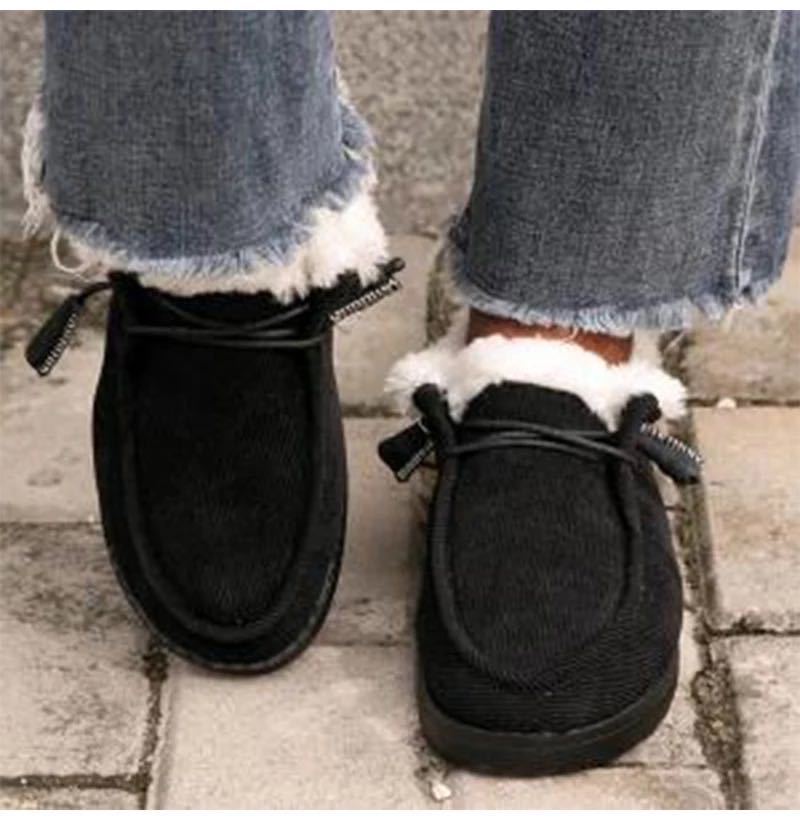 Plush Women's Cotton Boots Winter Warm with soft plush lining, perfect for cold-weather fashion.
