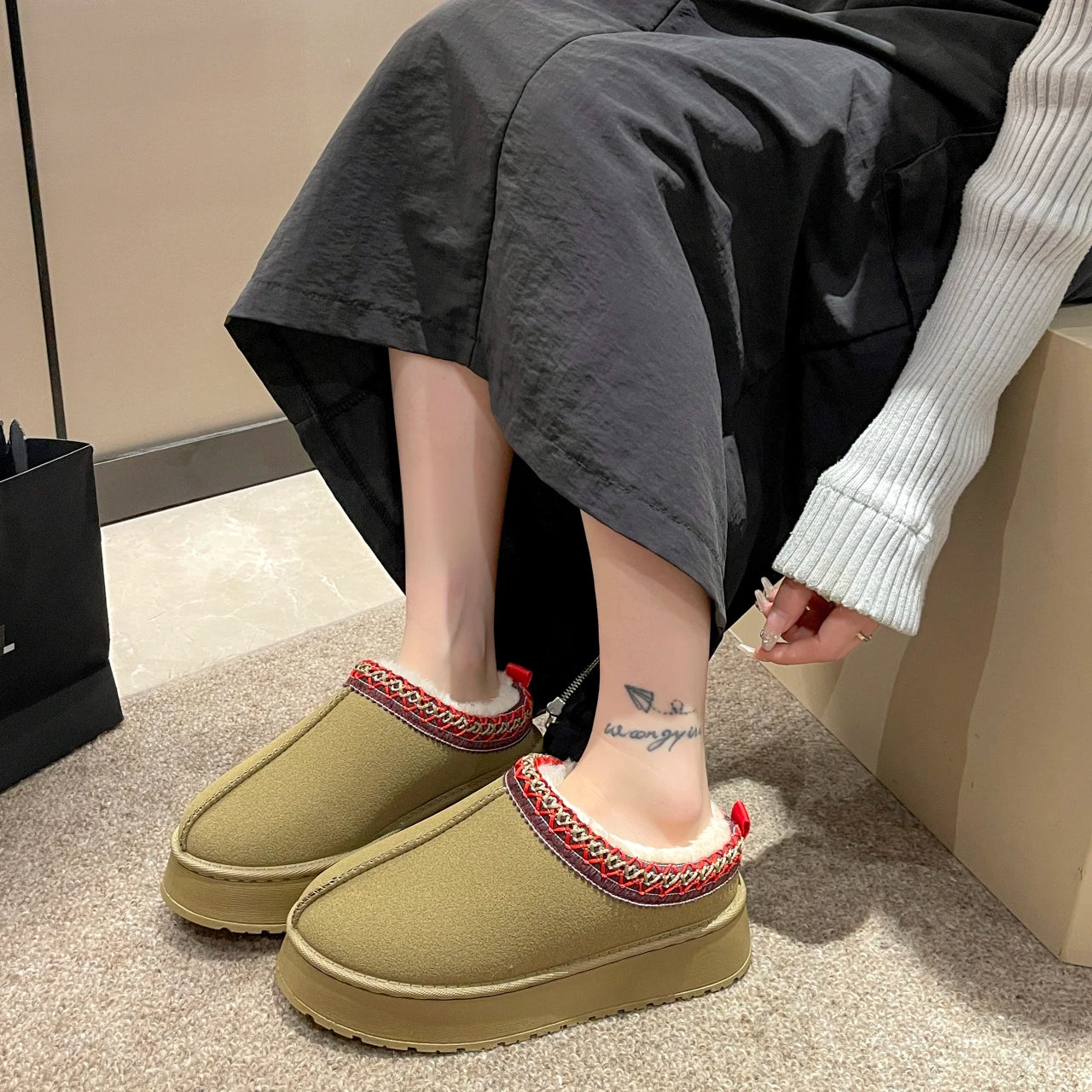 2026 New Winter Women's Short Plush Flats Snow Boots Warm Suede Thick-soled Shoes Women's Chelsea Boots Large Size Botas Mujer