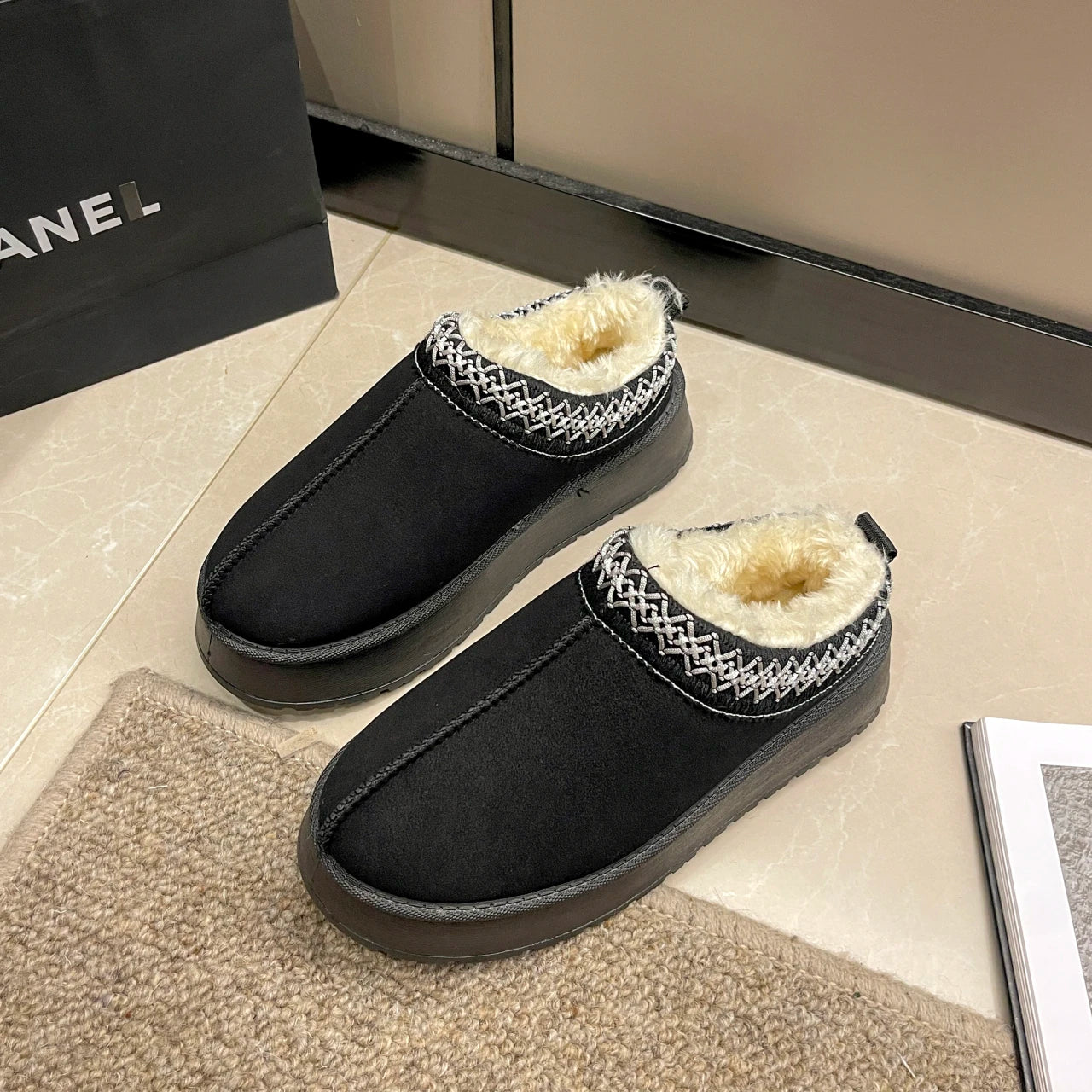 2026 New Winter Women's Short Plush Flats Snow Boots Warm Suede Thick-soled Shoes Women's Chelsea Boots Large Size Botas Mujer