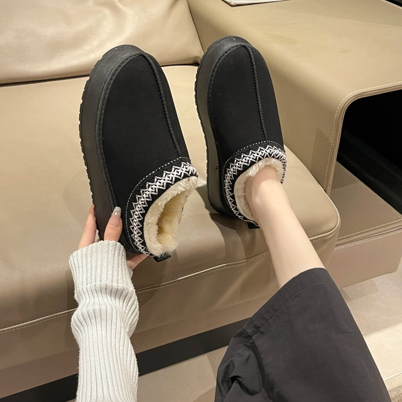 2026 New Winter Women's Short Plush Flats Snow Boots Warm Suede Thick-soled Shoes Women's Chelsea Boots Large Size Botas Mujer